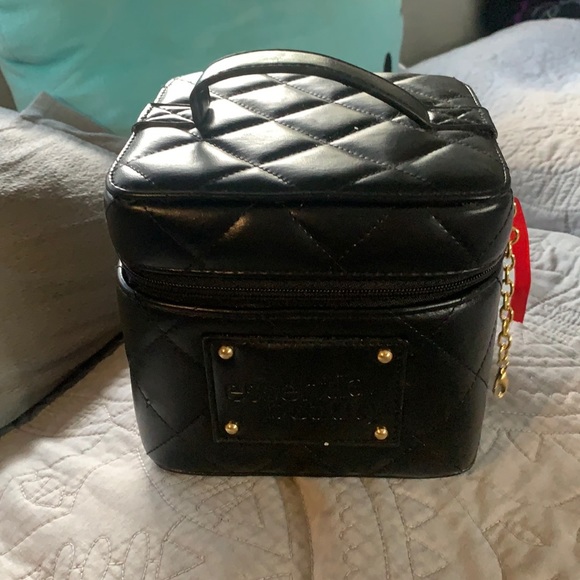 Makeup box - Picture 1 of 8